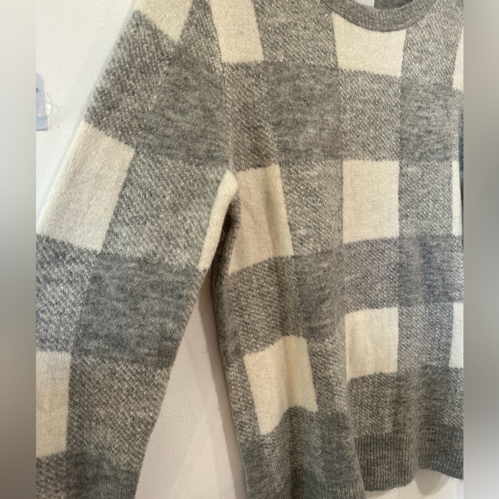 Old Navy Check Crewneck Long Sleeve Sweater Women's Medium Gray Preppy Soft - Picture 3 of 5